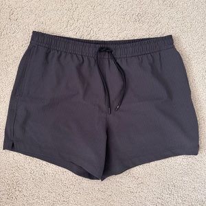 Men’s Abercrombie Seersucker 5” Swim Trunk, Black, Size L